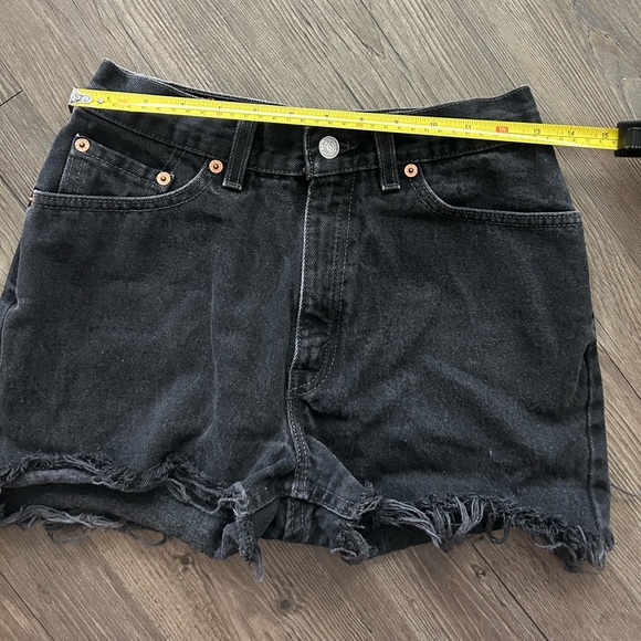 Vintage Levi shorts - Picture 3 of 6